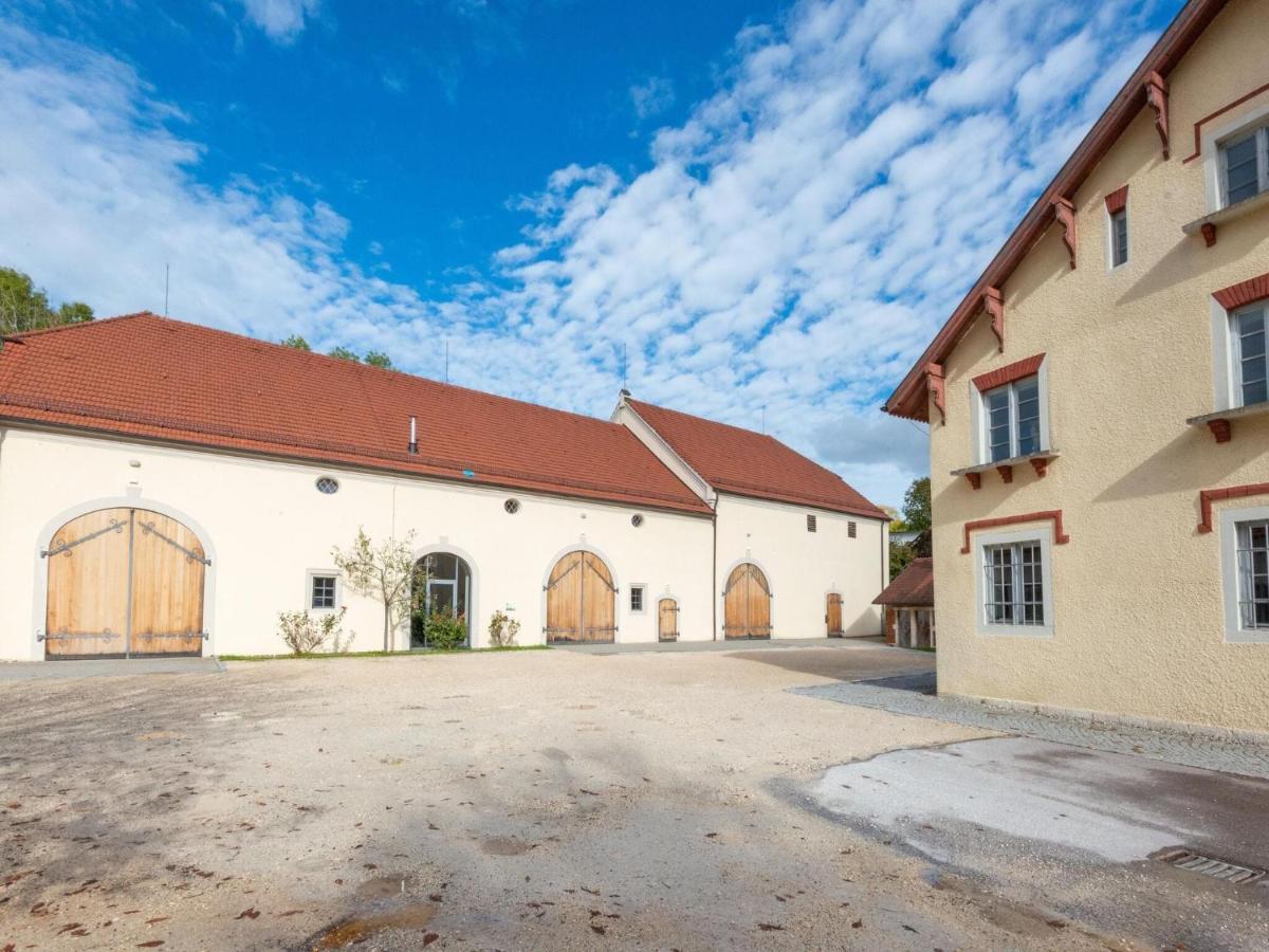 Apartment With Terrace In An Ideal Location Haunsheim Exterior photo